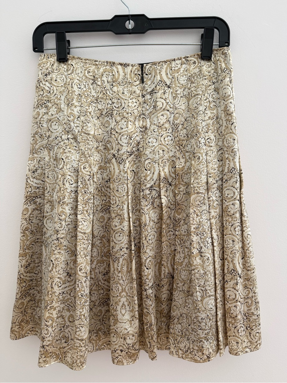 TAHARI 100% SILK skirt Above the knee Paisley line tan beige size 4 - Picture 3 of 9